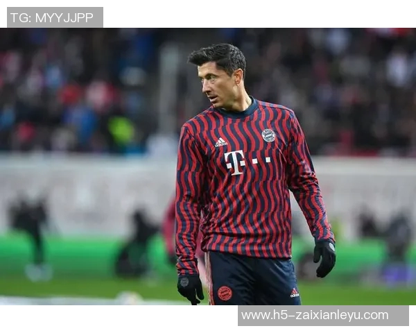 莱万状态火热欧冠赛场10场打入12球领跑射手榜前景光明